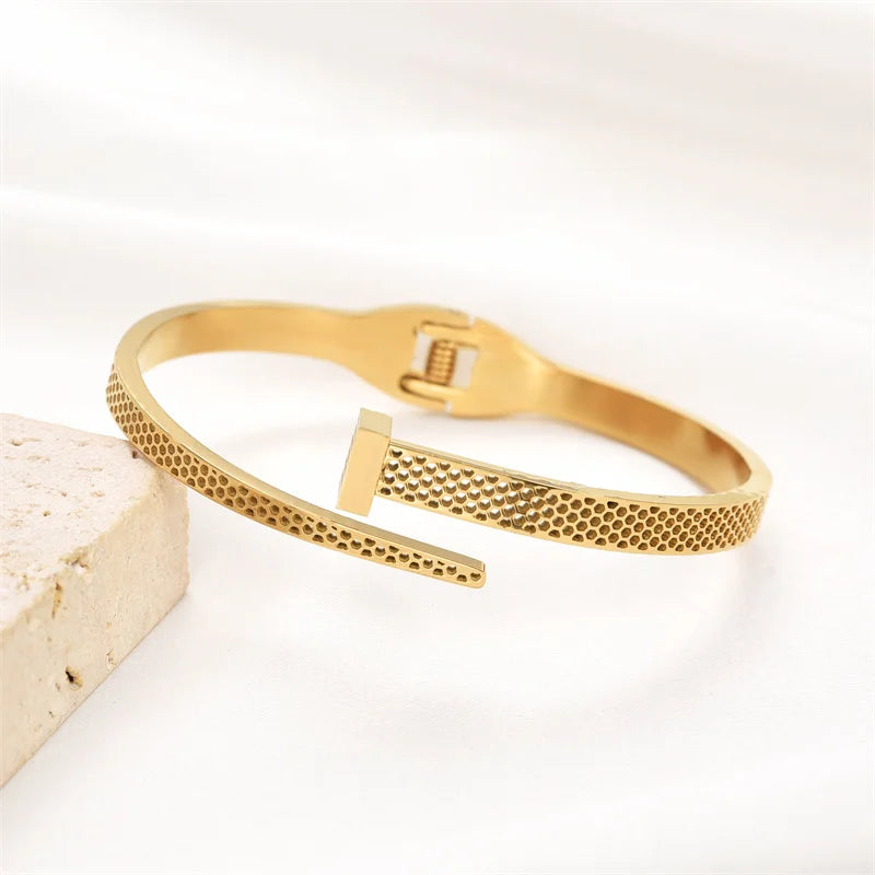 COLEÇÃO Fino Torcido Aura em Aço | VAVAM