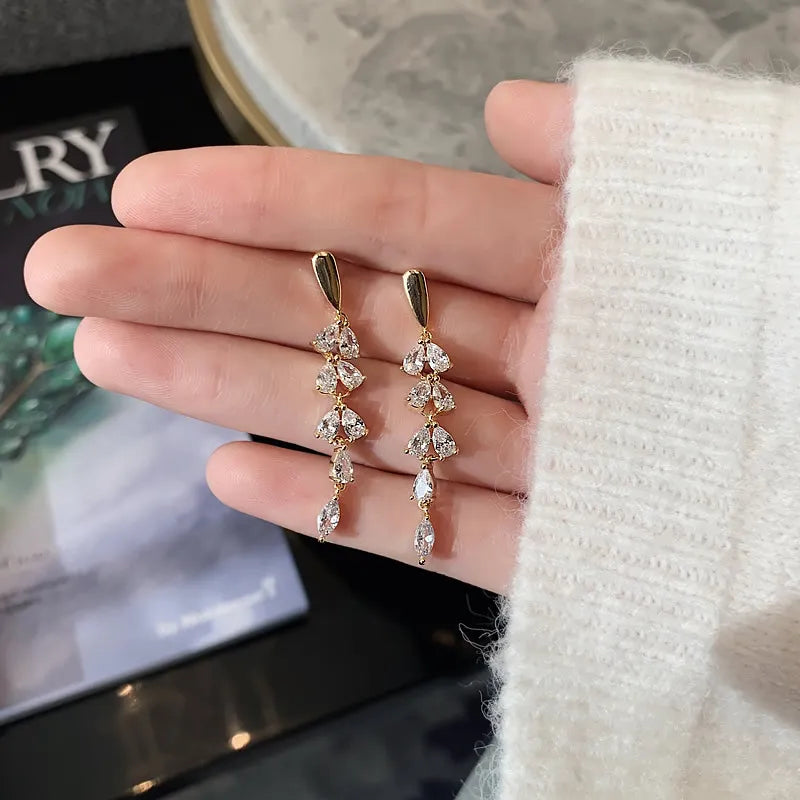 Brinco Folhas Zirconia de Ouro - 2024!